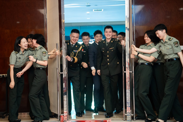 心心相锡 爱在八一”集体婚礼!(董浩、罗彬、葛晓洁、刘圻、王良) 贴秋膘,怎么能不磕糖!联勤保障部