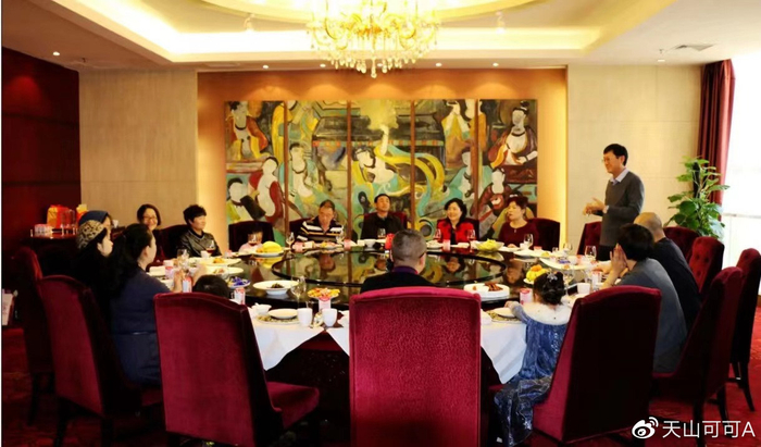 该你敬酒时，宁可沉默不语，也别说这三句敬酒话，以免被人误解|小编|十分|朋友|工作|其实_新浪新闻