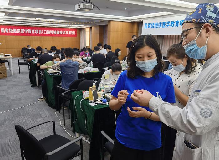 武汉存济口腔医院成功举办口腔种植新技术学习班
