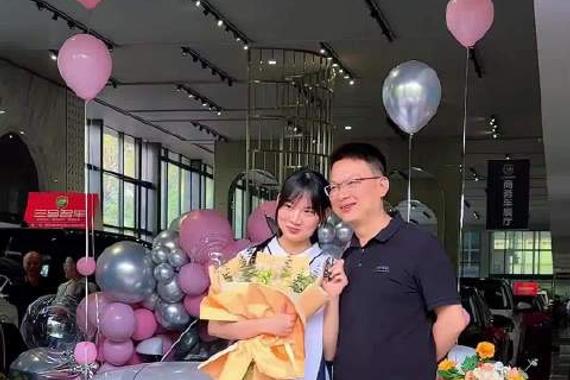 父亲送给女儿18岁的生日礼物，保时捷718
