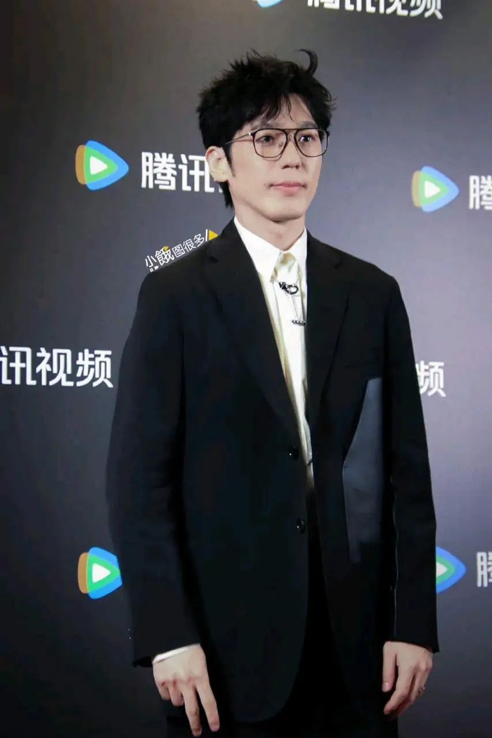 陈都灵卖姬上瘾?蔡文静成新丽老板娘?邓为花钱拿下微博King?