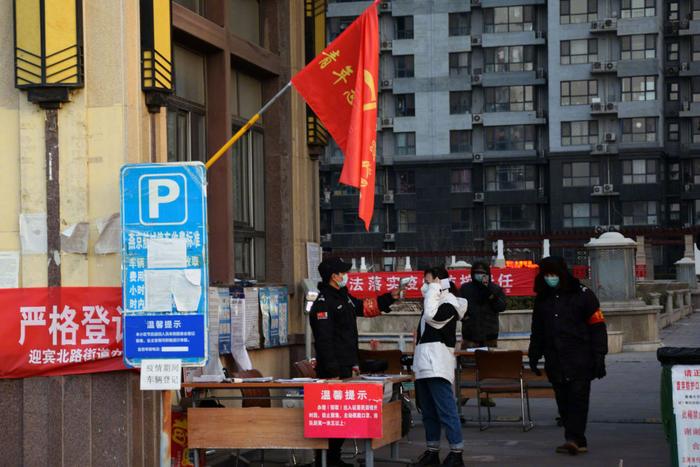 风雨无阻向前进！写在全国疫情防控阻击战取得重大战略成果之际