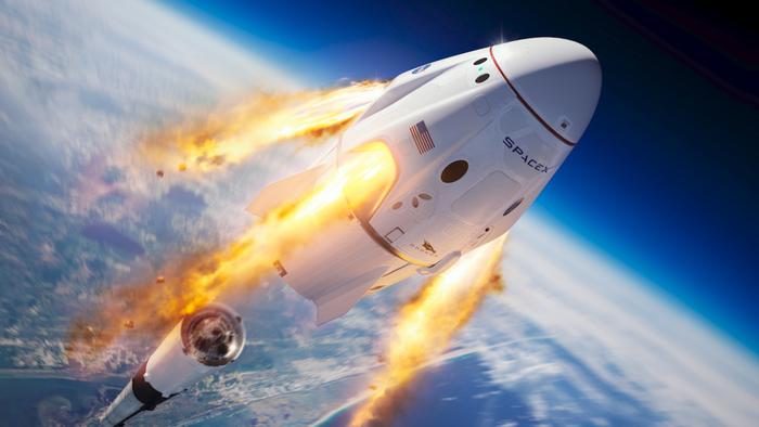 宇航员说，在太空行走过程中，SpaceX载人飞船的太空舱看起来很棒