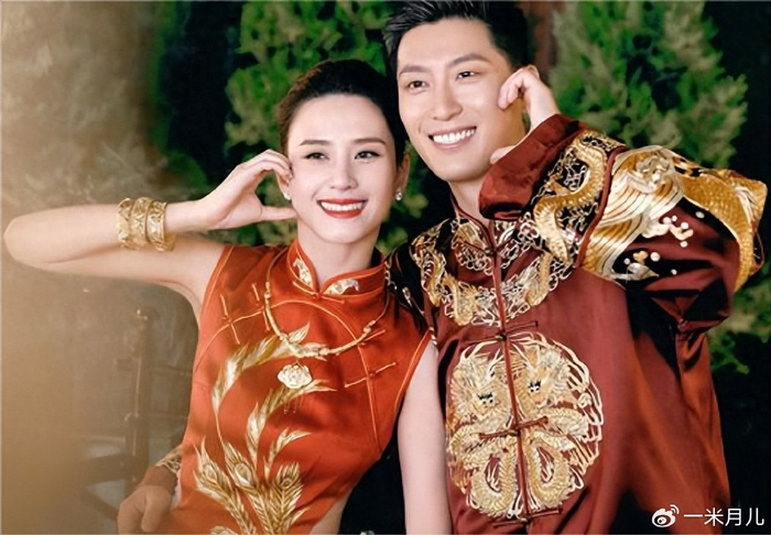窦骁何超莲逛街被偶遇,情侣鞋勾肩搭背,打破婚变传闻!