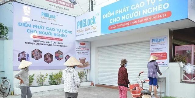 新冠肺炎疫情期间，越南胡志明市出现漏斗式粮店