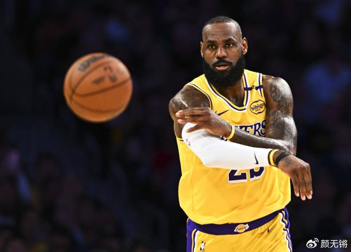 这一刻，东契奇取代詹皇成了湖人招牌