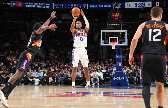 太阳反超湖人升西部第六！布克27+4引6人上双 马克西25中7狂打铁