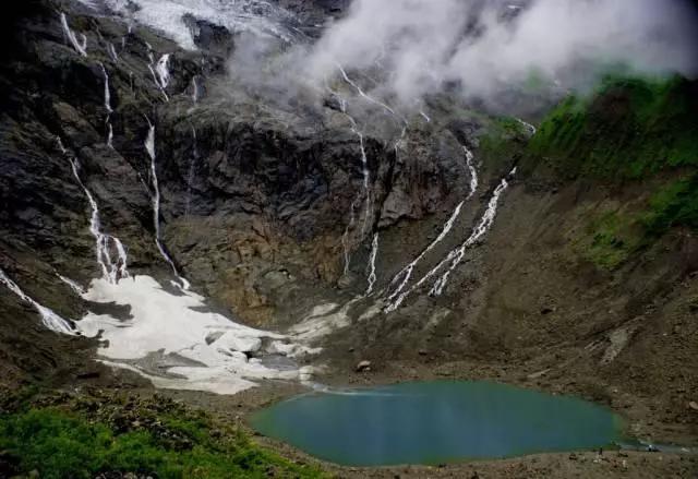 他们说绝世而独立的雨崩 是整个云南旅游之精华 你觉得呢？