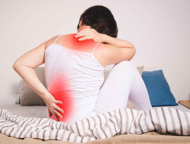 ​腰背疼易被误诊，若出现持续性疼痛，或是胰腺癌的信号！