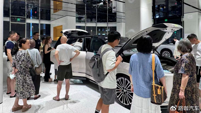 蔚来es8_第三代蔚来ES8销售表现_蔚来ES8产能挑战