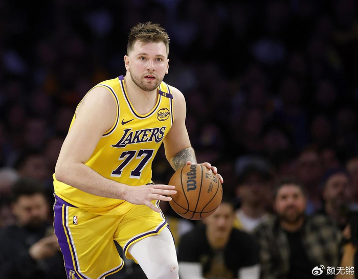 这一刻，东契奇取代詹皇成了湖人招牌