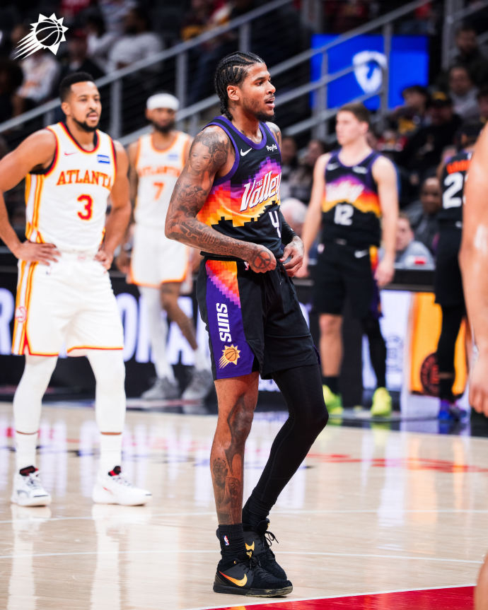 太阳不敌老鹰，3连胜被终结！布克31分伤退，格林刚复出再次受伤