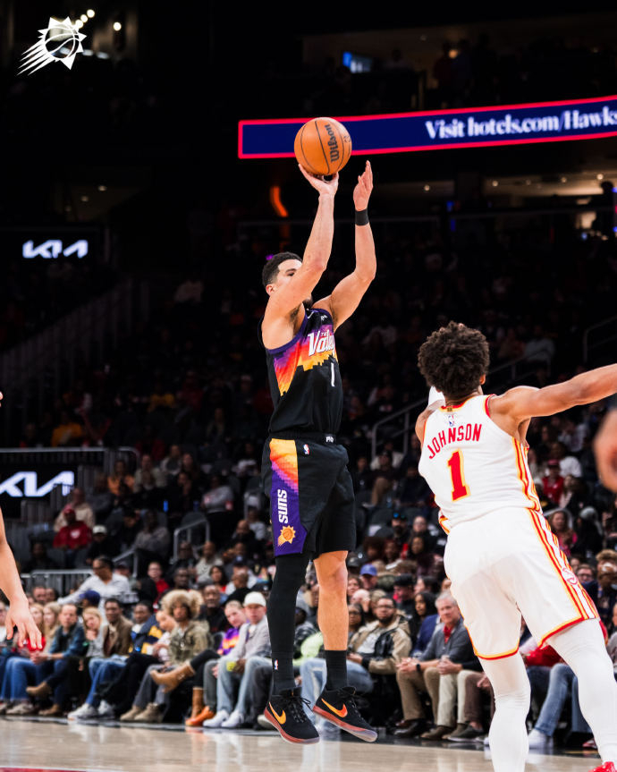 太阳不敌老鹰，3连胜被终结！布克31分伤退，格林刚复出再次受伤