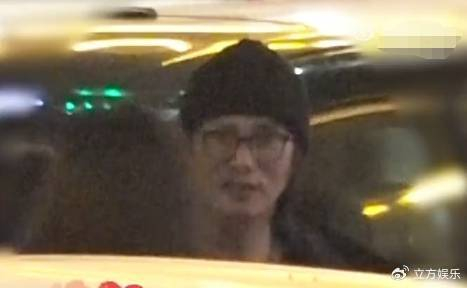 陈坤与好友深夜聚餐 亲吻女生额头依依惜别