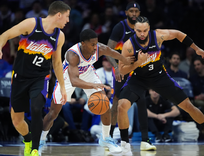 太阳反超湖人升西部第六！布克27+4引6人上双 马克西25中7狂打铁