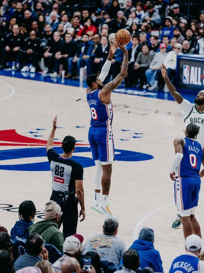 三巨头合砍83分，三杀雄鹿！乔治32+5+5，大帝29+9+5，马克西22+9