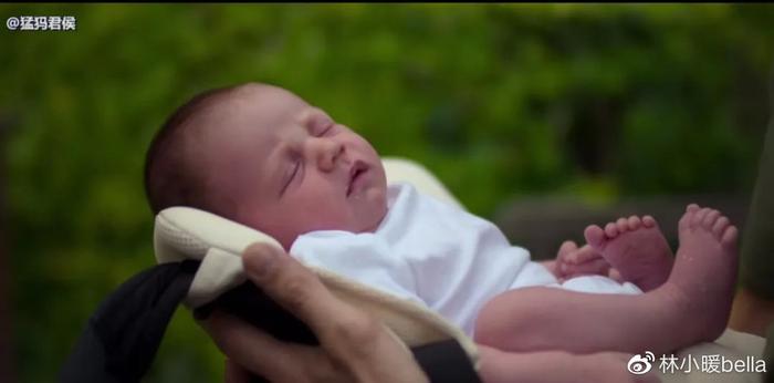 Netflix最新纪录片《Babies》，揭秘人类幼崽0到1岁的成长秘密~