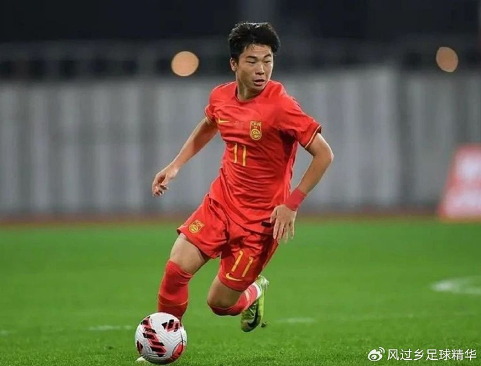 18岁唐天翼1天遭3重击：被俱乐部解约+离开国青 女友再发声锤他