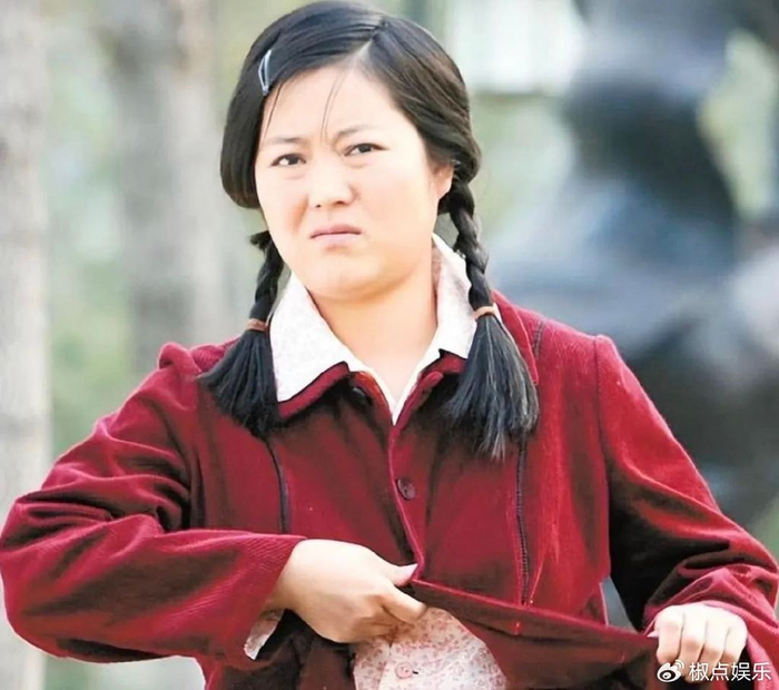 戏里“土得掉渣”，戏外却嫁帅气老公，夫妻恩爱幸福美满惹人羡