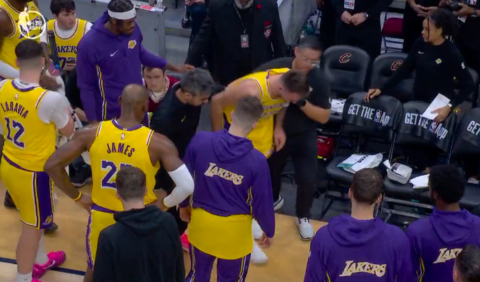 东契奇崴脚受伤：被骑士主场无脑设计坑惨 一人曾直接赛季报销