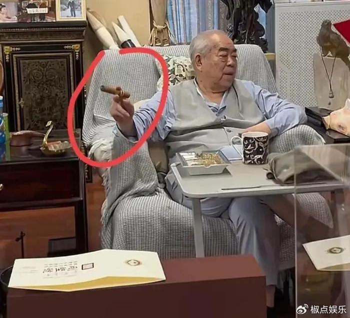 范增徐萌_徐萌伺候范曾_范曾娇妻徐萌