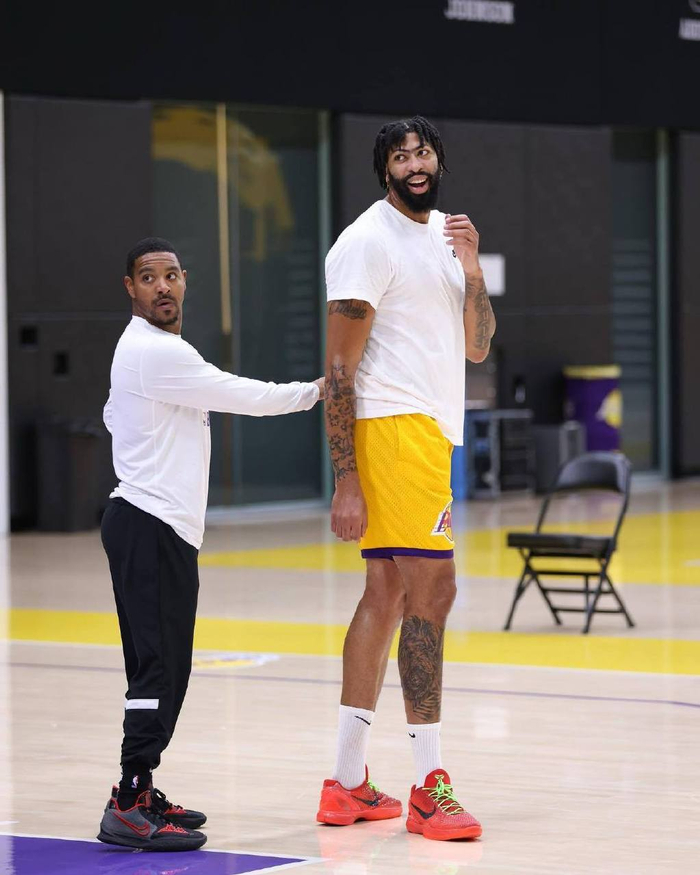 詹姆斯与戴维斯双核驱动湖人进攻端火力全开对手防线能否经受考验