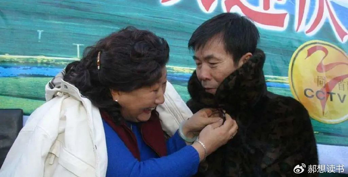 何庆魁儿子与高秀敏徒弟,直播间互骂互怼,线下是相亲相爱一家人