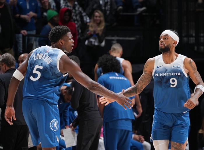 斗球直播-足球直播-NBA篮球直播-斗球在线直播-在线观看免费直播 - 斗球直播官网：塔克的地位甚至不如波士顿、科菲、科比布朗这些年轻人