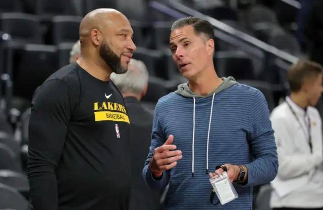 NBA战报约基奇狂砍三双率队逆转 比赛末段关键三分锁定胜局