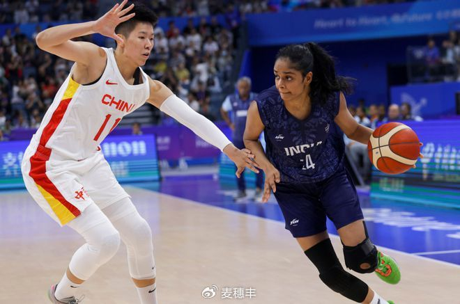 中国女篮力克日本队夺得亚洲杯冠军 主教练郑薇战术布局获赞 李梦砍下26分荣膺MVP