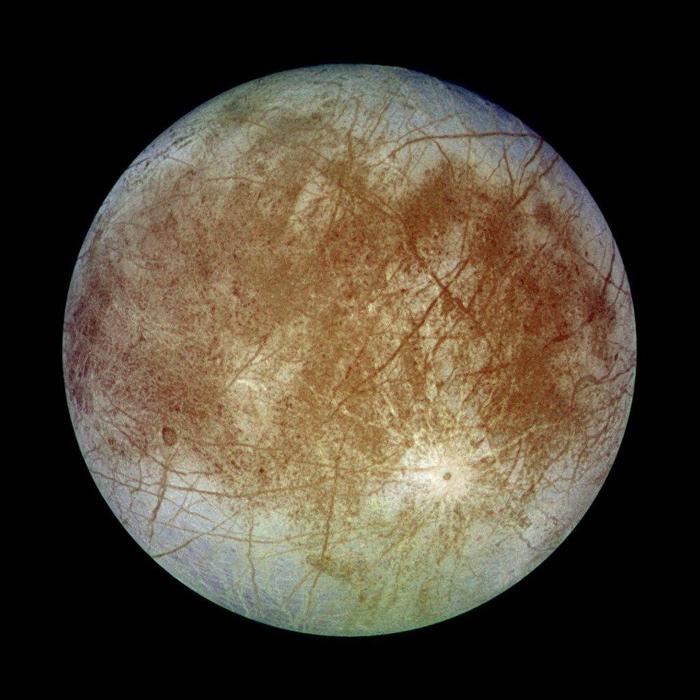 天文学家在木卫二上发现了羽流状的“喷泉”，其成分主要是水