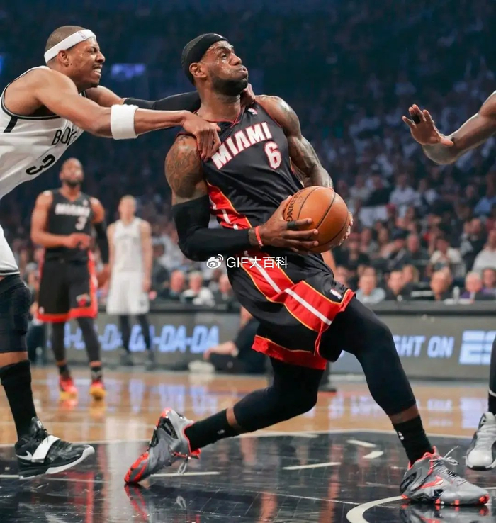 詹姆斯6次亚军，场均35+三双却输给宇宙勇，伤病单核输球被嘲讽？