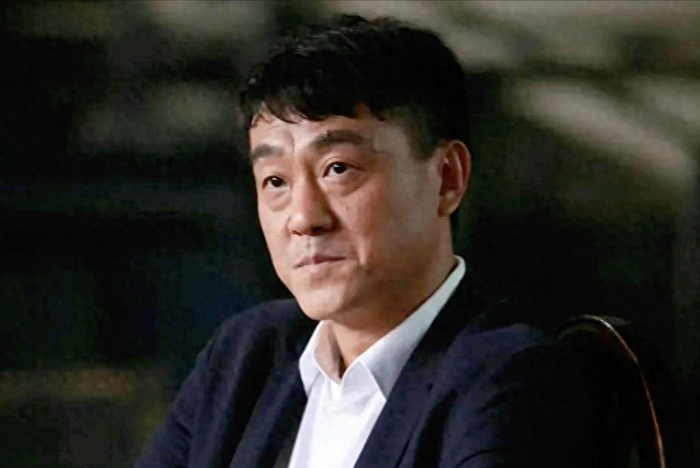 生活“寒碜”,30岁依然单身,富家女主动倒贴嫁他,事业枯木逢春