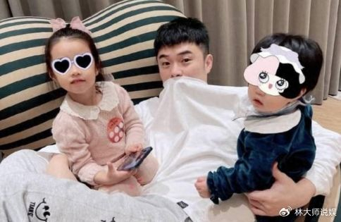 张子萱出镜衣着宽松,陈赫不正面回应有情况?网友喊话拼三胎