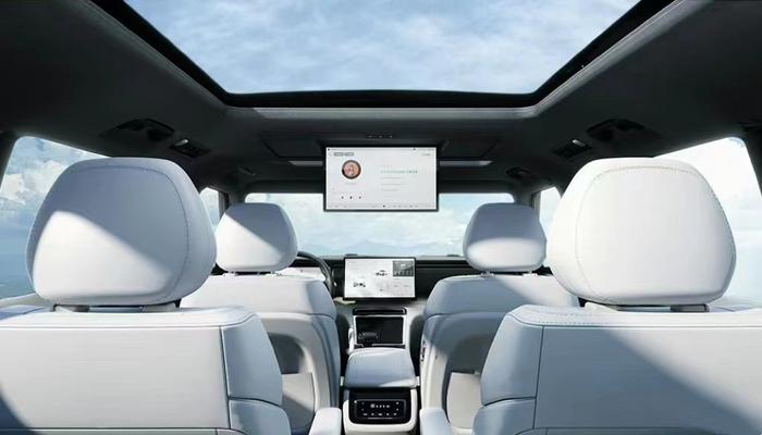 8月22日上市，极石首款车型极石01官图发布，搭增程式插混系统