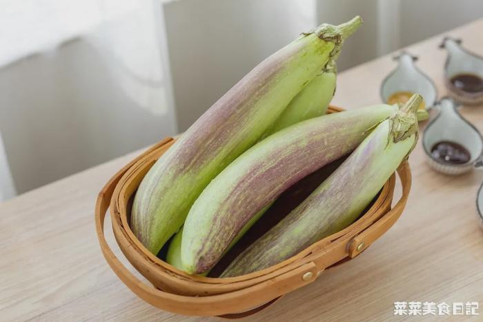 茄子别再红烧了！网红餐厅卖58的它，在家做10元吃到爽！