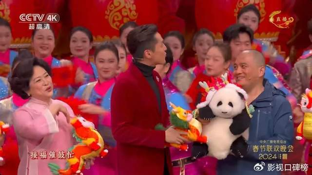 春晚光嗑cp了!胡歌、杨幂和唐嫣同框,死去的记忆攻击我