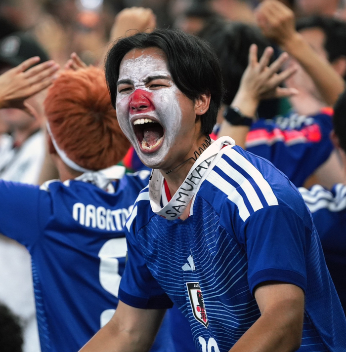 日本球迷庆祝胜利 世界杯