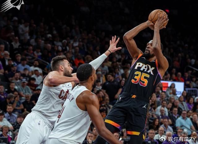 末节决战布克连续命中关键球锁定胜局