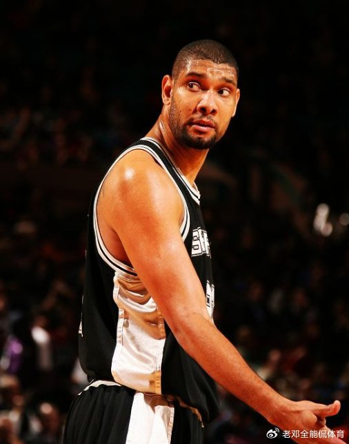 詹姆斯在NBA最新比赛中砍下高分助力球队逆转取胜