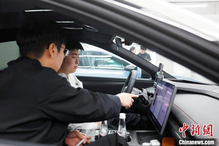 小米上海交付中心车辆 w700d1q75cms.jpg