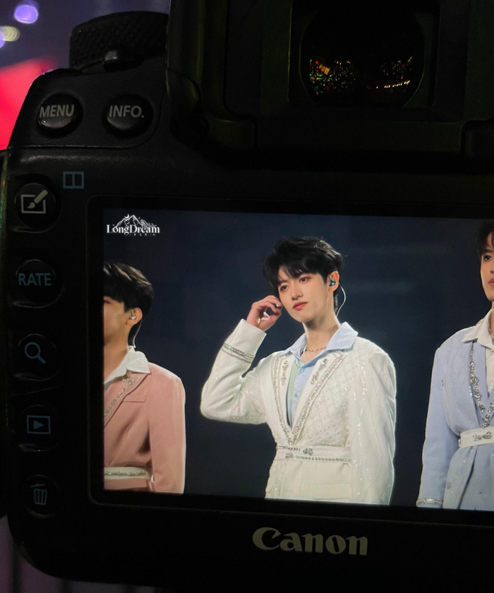 坐着高铁看中国， “中国速度”中感受沧海巨变