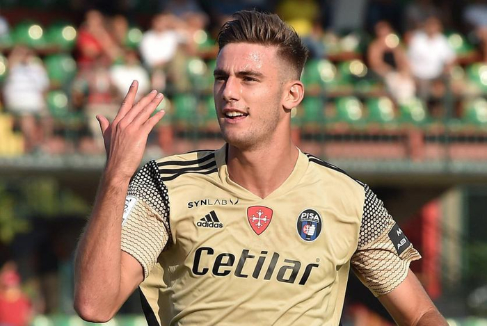 英超冬窗最新动态：热刺盯上皇马边锋，曼联密切关注米堡新星