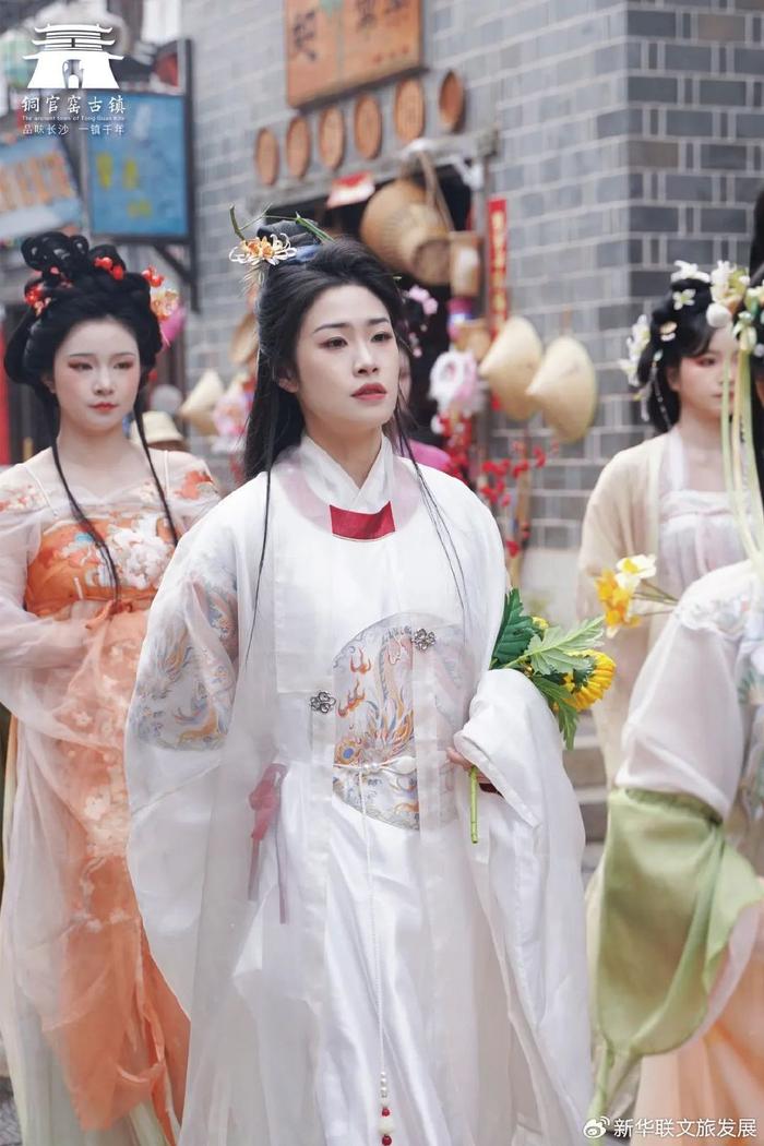 圆脸唐风汉服穿搭,圆脸适合的汉服发型