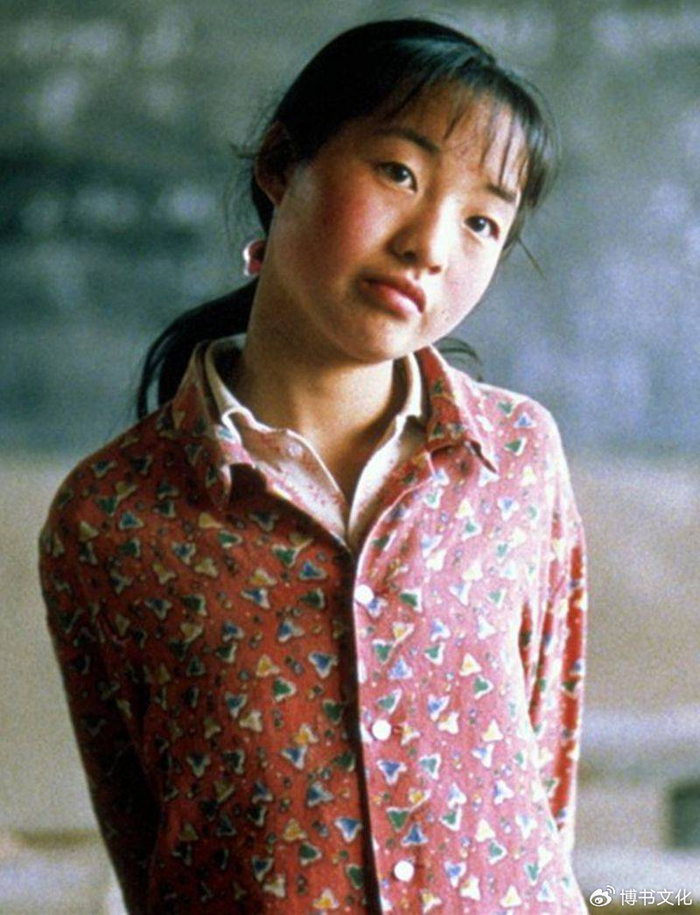 从农村喂猪女,到被张艺谋劝退的“最丑谋女郎”,魏敏芝后来如何