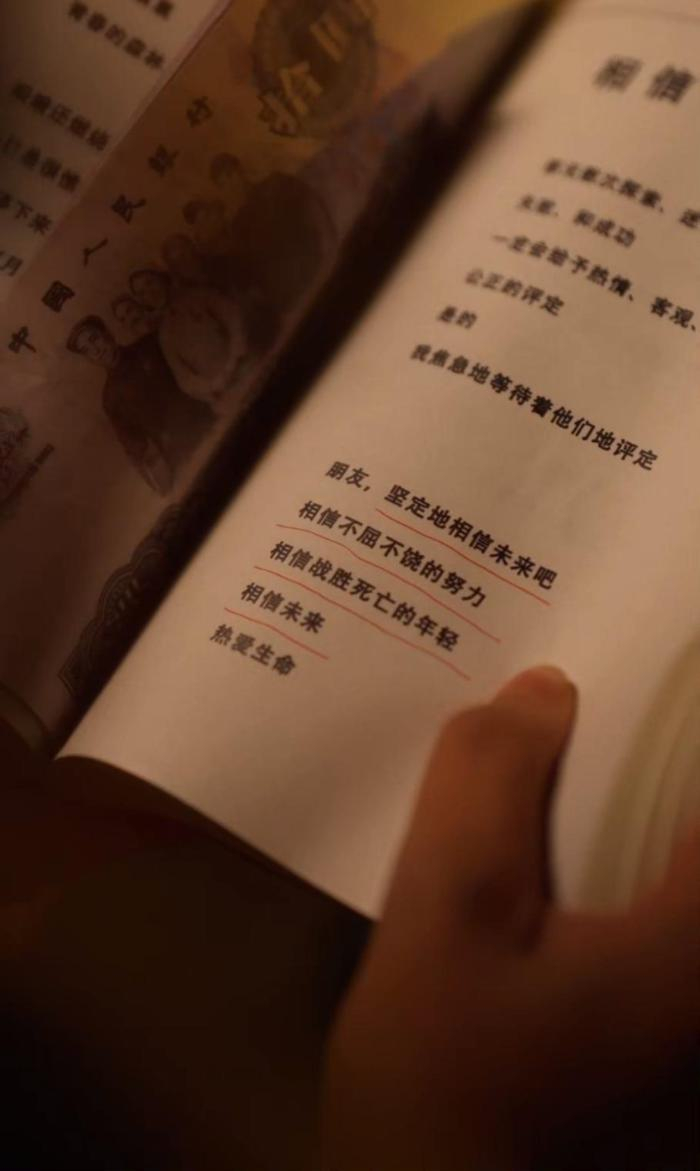 《家里家外》成国民短剧：小屏幕也有大情怀|我在长征路上开超市|我在八零年代当后妈|男频|近代革命短剧|穿越短剧_新浪新闻
