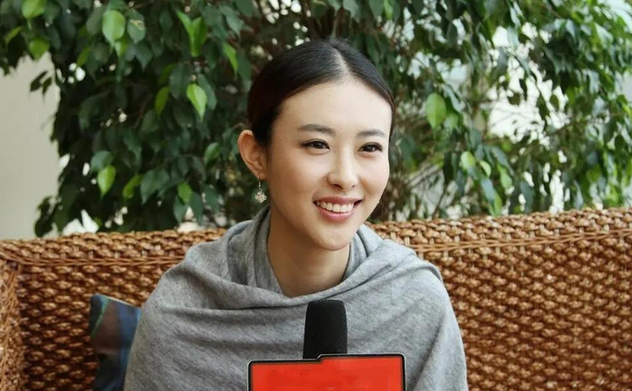 兽兽 车模兽兽：被杨迪捧红又毁掉，嫁给老外生一子，如今36岁过得怎样？