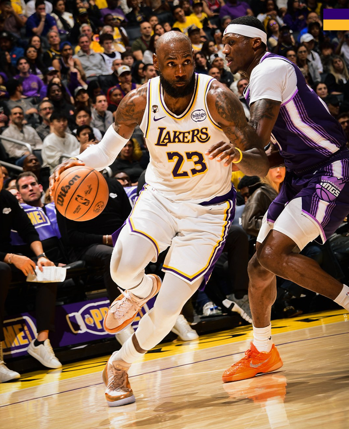 背靠背46+7三分！勒布朗又迎里程碑 拥抱77破不和流言还被官方戴皇冠