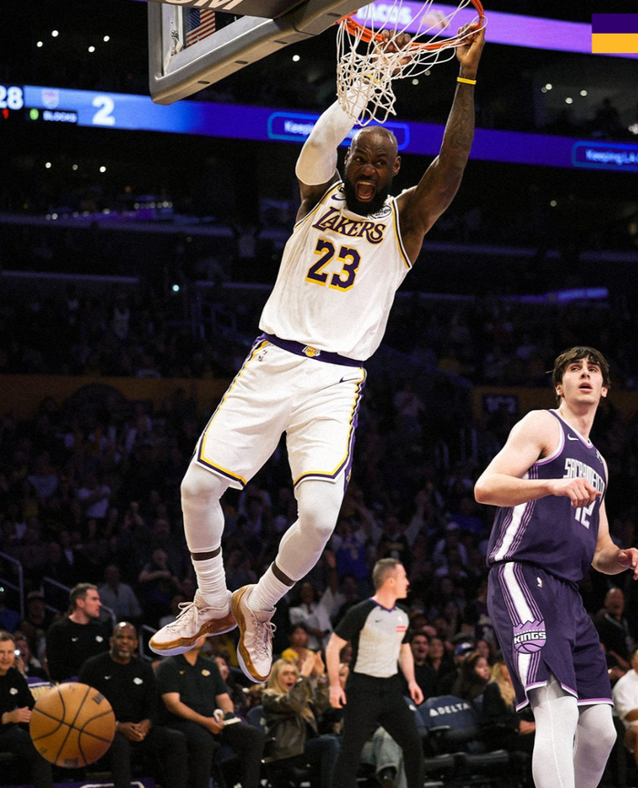 背靠背46+7三分！勒布朗又迎里程碑 拥抱77破不和流言还被官方戴皇冠