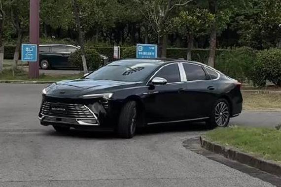 这个价位的车，君越的气场无需多言，唯一一款B级车可以比肩C级的存在